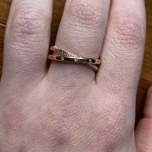 FLASH SALE
 - BUNDLE THIS FOR $10 Criss cross beauty ring